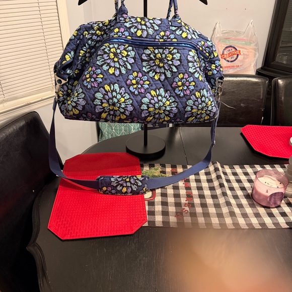 Vintage Vera Bradley “Indigo Pop” Travel Bag - Retired in 2012 - Picture 3 of 6